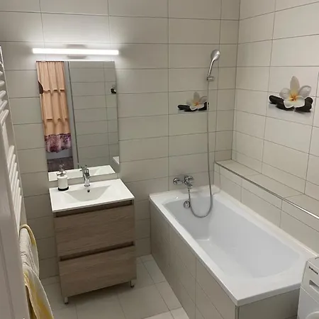Pingvin Cukraszda Apartman Balatonmariafurdo Exterior photo